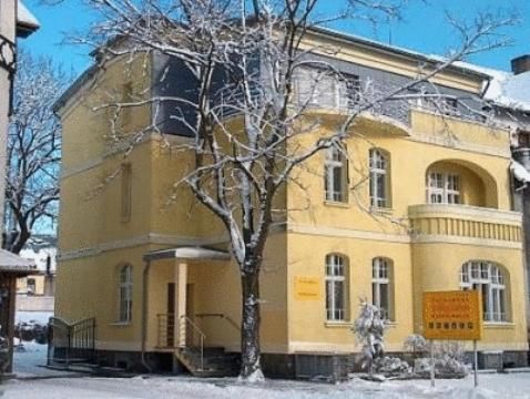 Гостевой дом Pensjonat - Restauracja Żółty Domek Щецинек-6